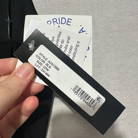 NWT Betsy & Adam "Bobbi" Long Ruffled V-Neck Gown - size 22W - Picture 7 of 8